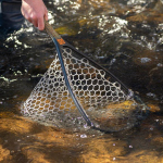 Karbonový podběrák Nomad Yampa Hand Net 2.0 FISHPOND