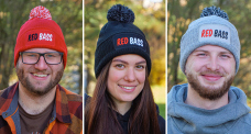 Zimní pletená čepice s bambulí REDBASS s nášivkou